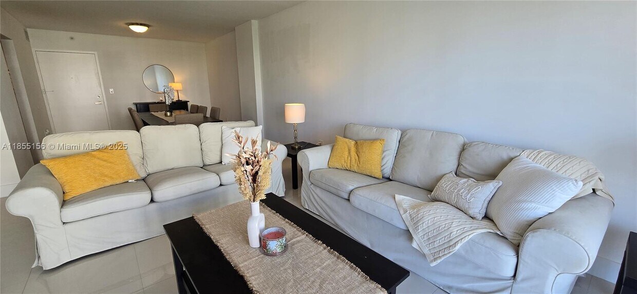 Foto principal - 2801 NE 183rd St