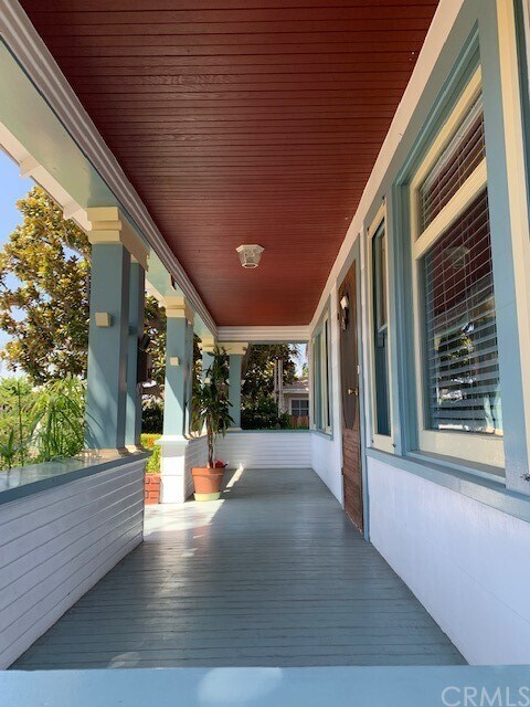 Building Photo - 302 N Citron St