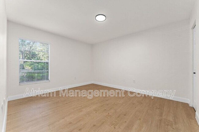 Foto del edificio - 1220 NW 12th St