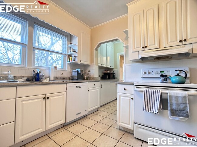 Building Photo - 1 Glenley Ter