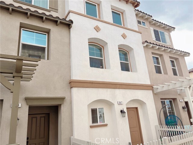 Foto principal - 847 E Hollyvale St