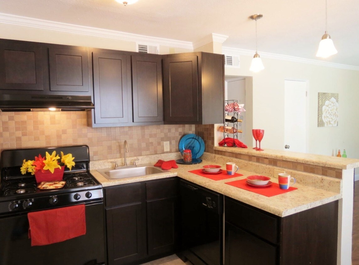 University Villa Apartments Saint Louis, MO