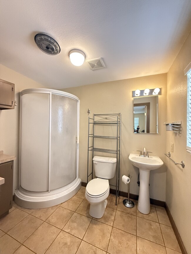 Building Photo - 6209 CRD 55 Unit C