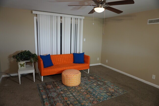 Foto del edificio - 7936 Wynbrook Rd