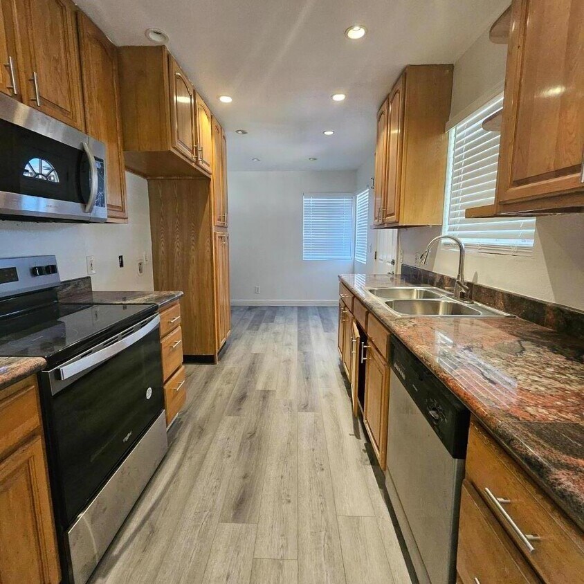 Foto principal - 2093 Ramona Dr