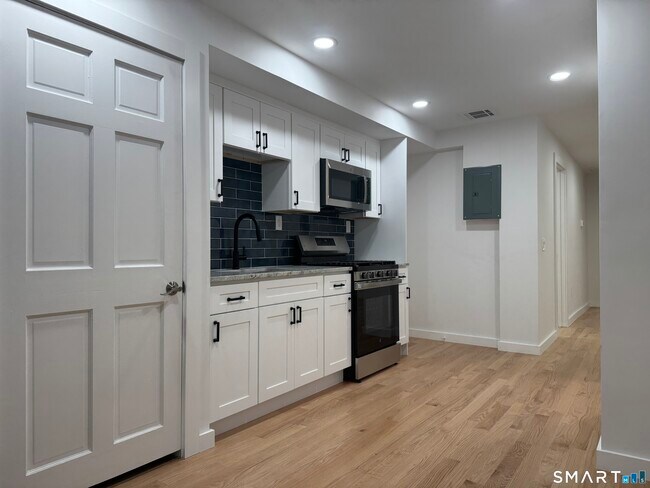 Foto del edificio - 263 Hawley Ave