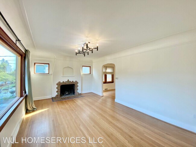 Foto del edificio - 5 br, 3 bath House - 7721 Dibble Ave NW