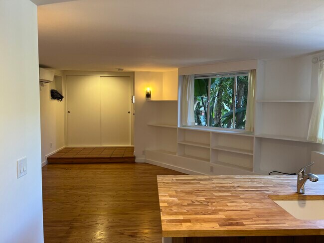 Foto del edificio - 6146 1/2 Glen Holly St