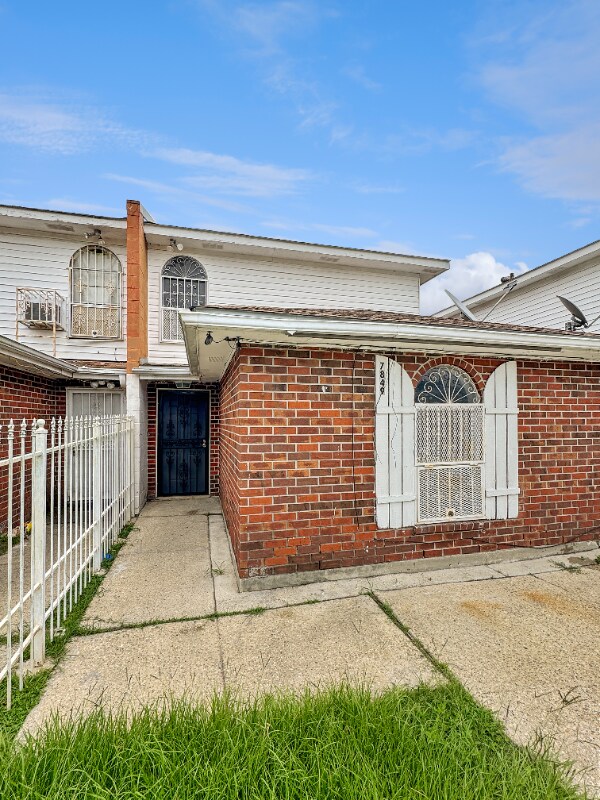 Foto principal - 7849 Sail St