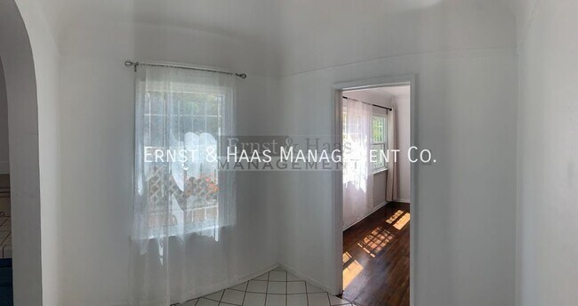 Building Photo - Beautiful Spanish Architecture, Lower Leve...