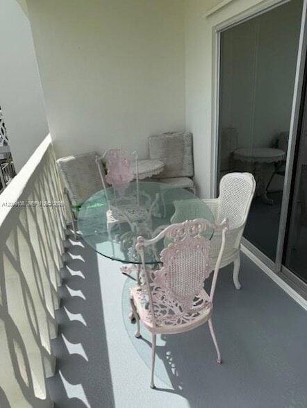 Foto del edificio - 450 Golden Isles Dr