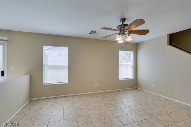 Foto del edificio - 1170 Orange Meadow St