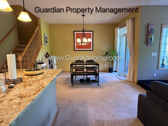 Building Photo - Lakeville 2 Bedroom Town Home, Dishwasher, Fireplace, 2 Car Garage, Garage Bonus Room