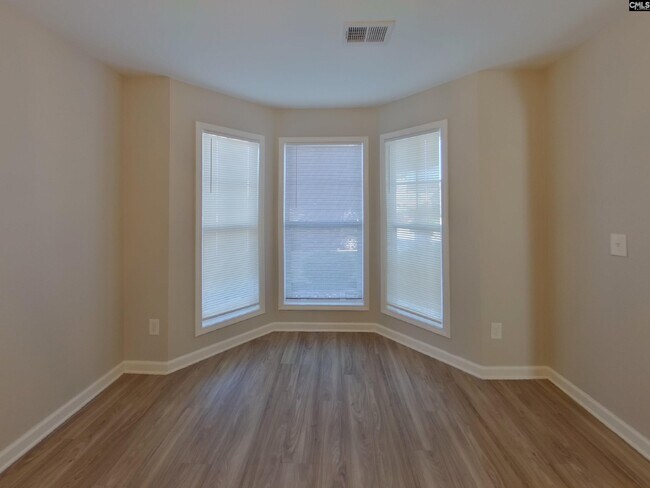 Foto del edificio - 919 Dovefield Ln
