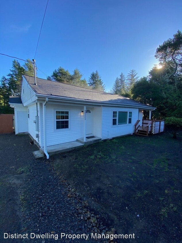 3 br, 1 bath House 88323 Hwy 101 House Rental in Florence, OR