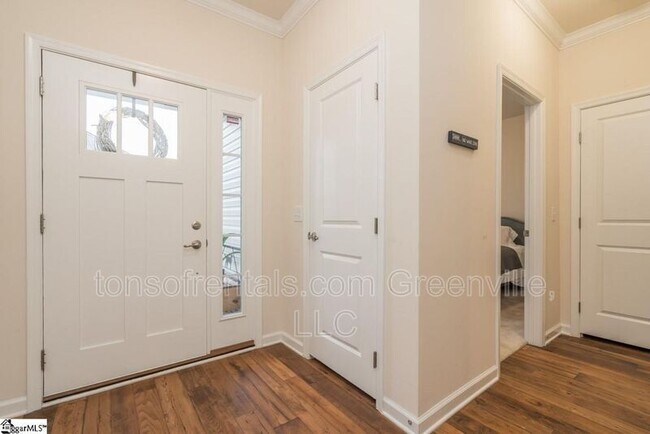 Building Photo - 301 Mercer Dr