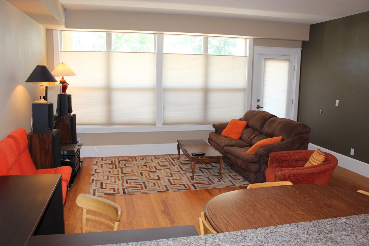 Foto principal - 424 E 1st Ave