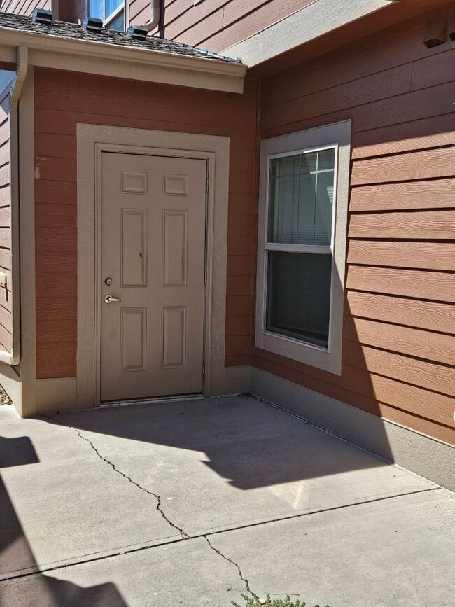 Building Photo - Beautiful 2 Bedroom Condo Avail 9/2