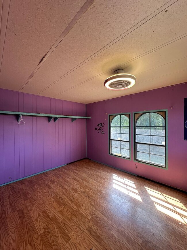 Foto del edificio - 517 Hidden Oaks Rd