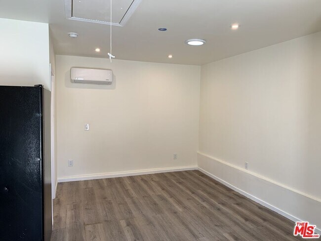 Building Photo - 651 Tufts Ave