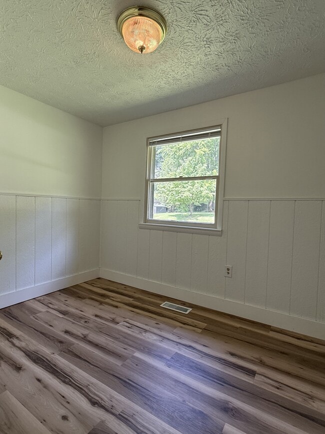Building Photo - 500 Pleasant Valley