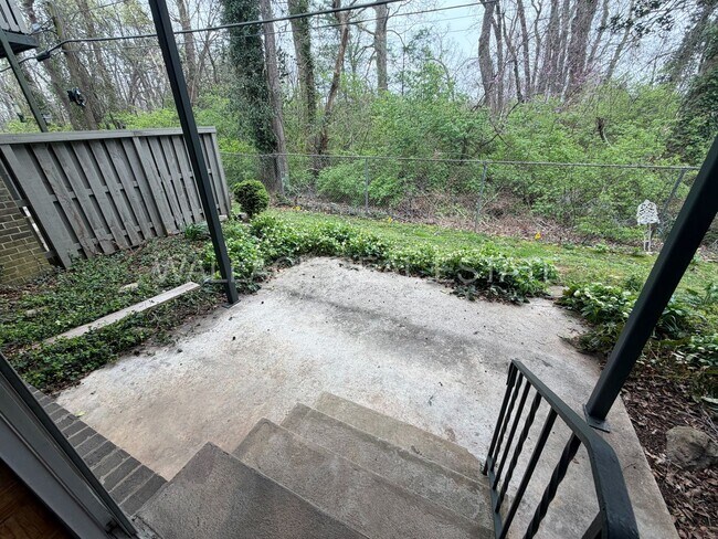 Foto del edificio - FANTASTIC 2 BEDROOM, 2 BATH CONDO IN THE HEART OF SEQUOYAH HILLS!!