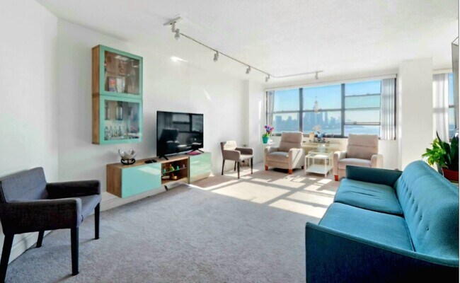 Building Photo - 7000 Kennedy Blvd E