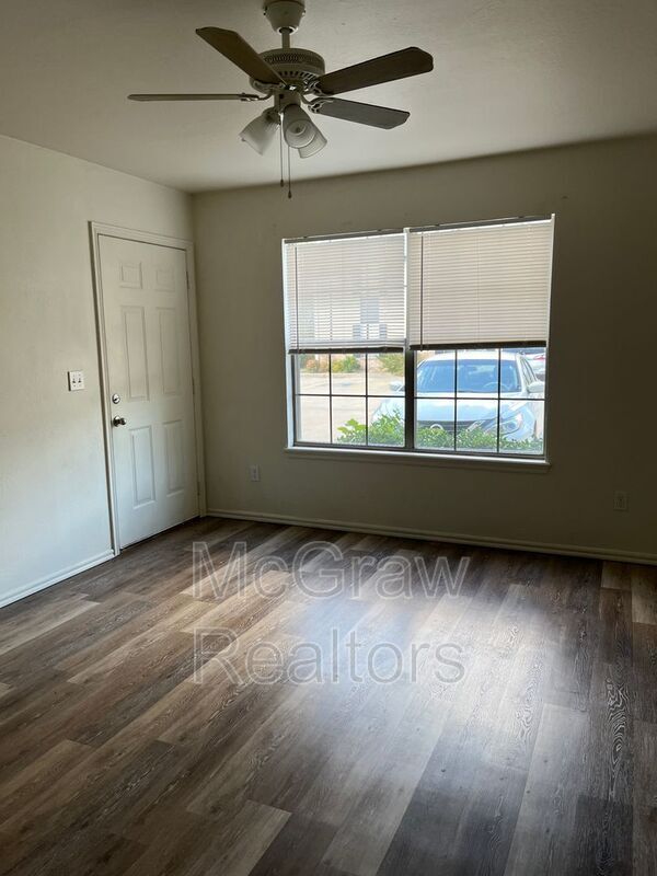 Building Photo - 827 S Mississippi Ave