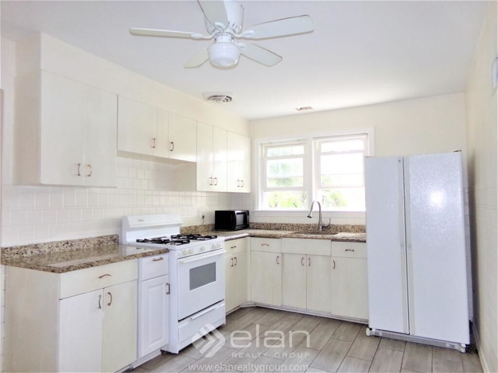 9000 LaCrosse Unit 1S, Wilmette, IL 60091 Condo for Rent in Wilmette