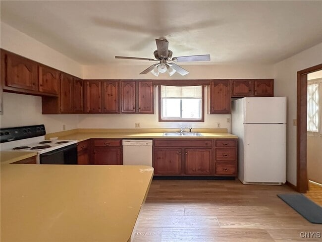 Building Photo - 821 Floyd Ave