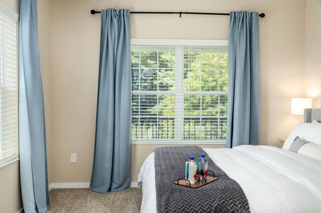 Building Photo - 5799 Fenimore Trail Dr W