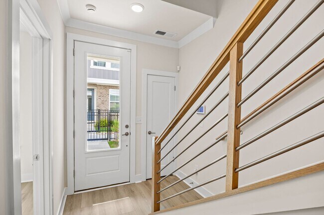 Building Photo - 3213 Zenith Ln
