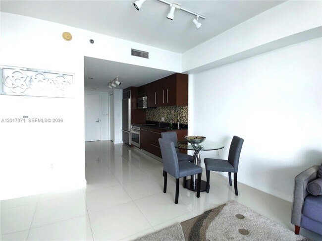 Foto del edificio - 465 Brickell Ave
