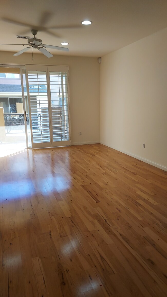 2nd fl living room, balcony, plantation shutters - 8741 Esplanade Park Ln