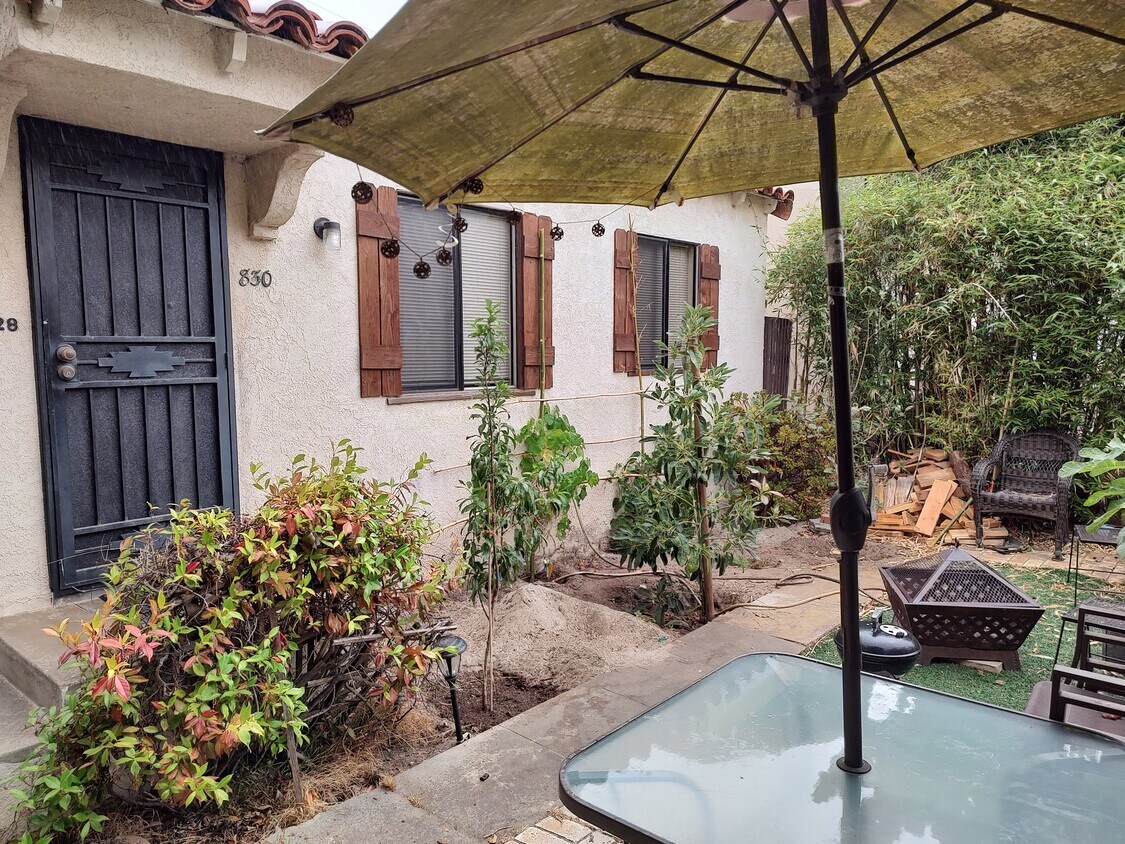 One block to Belmont Park , roller coaster , shops stores restaurants party Town - 830 Island Ct