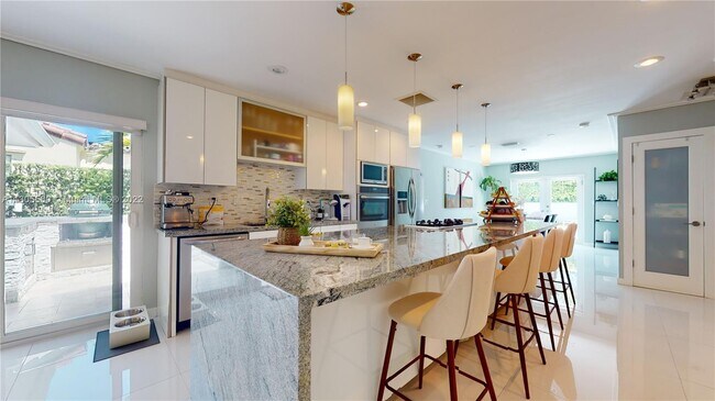 Building Photo - 644 Zamora Ave