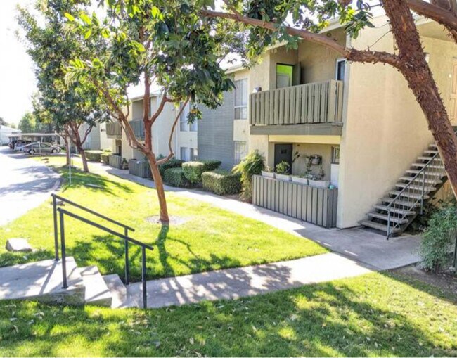 Foto del edificio - 830 W Lincoln Ave