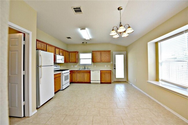 Building Photo - 1110 Henderson Dr