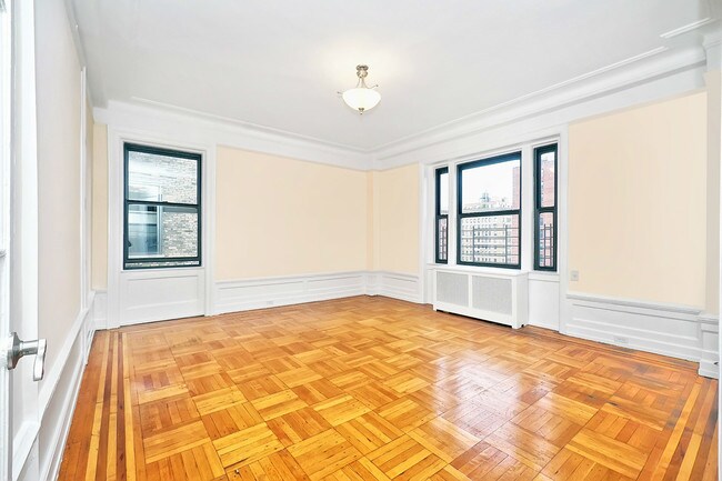 Building Photo - 230 W 79th St