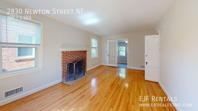 Building Photo - Three Bedroom Detached Home W/Off Street P...