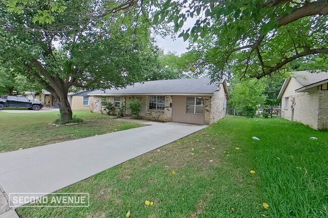 Foto del edificio - 2641 Bluebird Ln