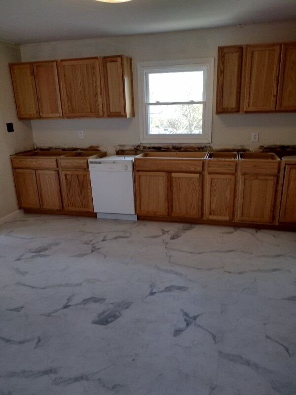 Building Photo - 401 Twin Oaks Dr