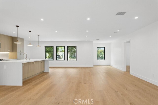 Foto del edificio - 6300 Teesdale Ave