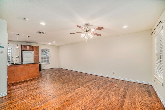 Foto del edificio - Charming, turnkey apartment near Oak Lawn ...