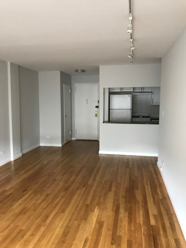 Building Photo - 5715 Mosholu Ave