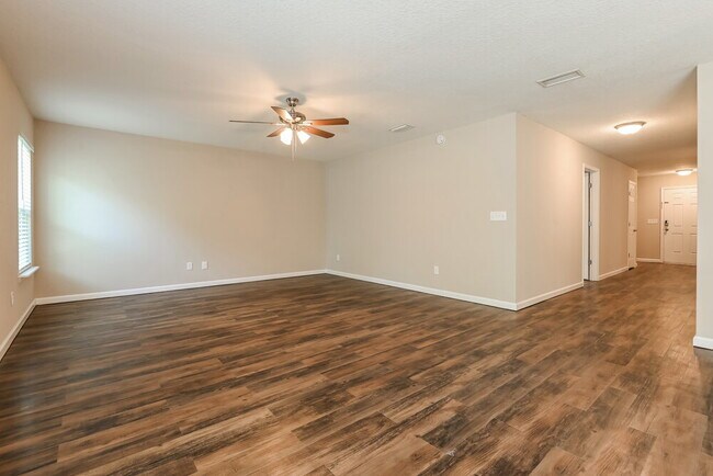 Foto del edificio - 523 Worcester Ct.