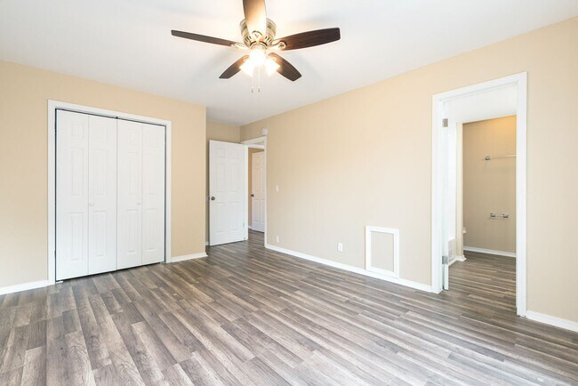 Foto del edificio - East 33rd Ct Duplex