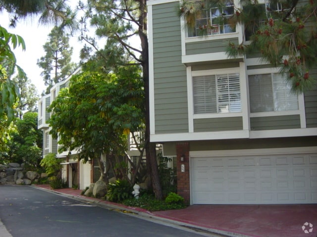 Building Photo - 3031 Langs Bay