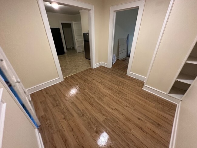 Building Photo - 405 E Bodenhamer St