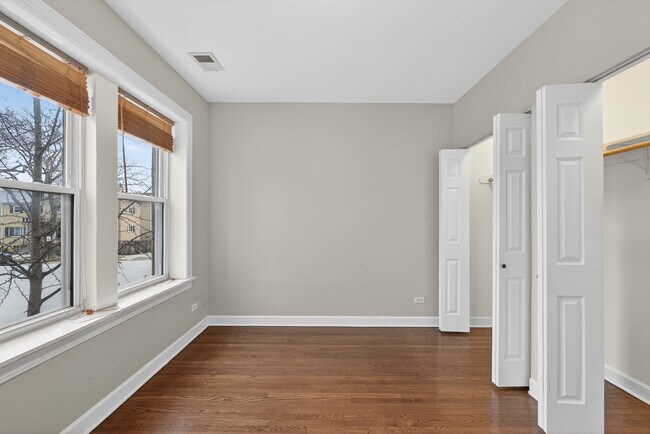 Foto del edificio - 9100 Lamon Ave